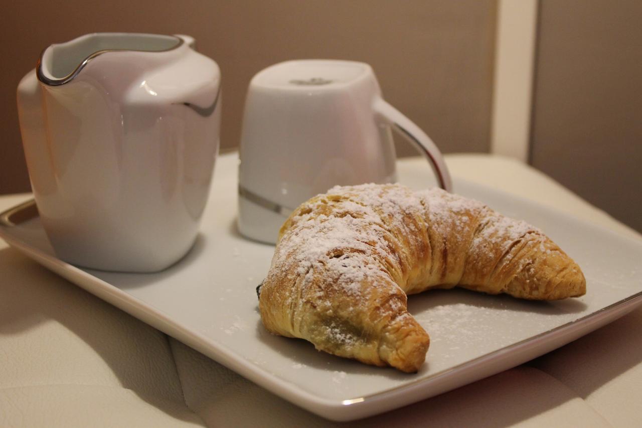 Al 68 Di Piazza Cavour Bed & Breakfast Naples Exterior photo